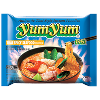 Instantní nudlová polévka YumYum s příchutí mořských plodů 70g