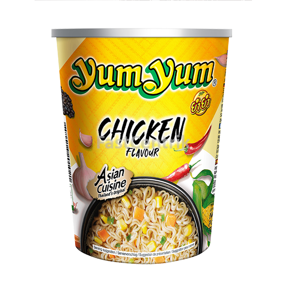Instantní nudlová polévka YumYum s kuřecí příchutí 70 g - v kelímku